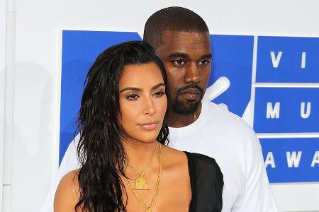 Kim Kardashian und Kanye West haben sich noch nicht für ein weiteres Baby entschieden Kim Kardashian und Kanye West haben sich noch nicht für ein weiteres Baby entschieden