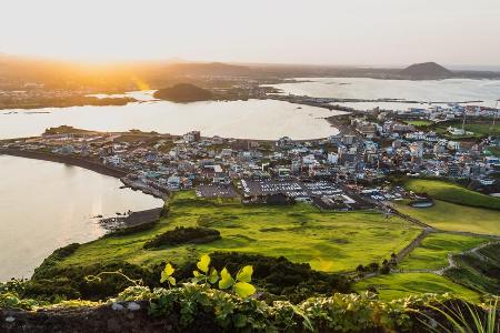 Hinter der Idylle von Jeju Island versteckt sich eine dunkle Vergangenheit Hinter der Idylle von Jeju Island versteckt sich eine dunkle Vergangenheit