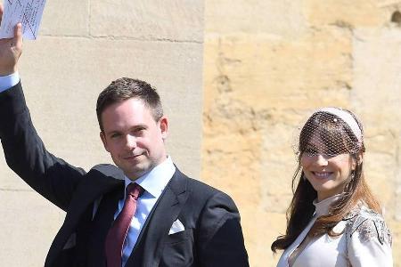 Patrick J. Adams und Troian Bellisario bei der Royal Wedding im Mai Patrick J. Adams und Troian Bellisario bei der Royal Wedding im Mai