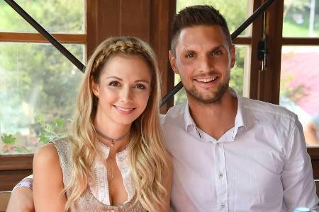 Sven Ulreich und seine Frau Lisa beim letztjährigen Oktoberfest Sven Ulreich und seine Frau Lisa beim letztjährigen Oktoberfest