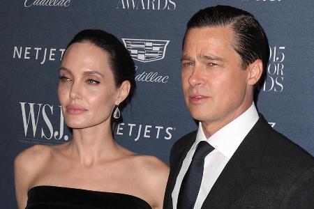 Die Scheidung zwischen Angelina Jolie und Brad Pitt scheint immer schmutziger zu werden Die Scheidung zwischen Angelina Jolie und Brad Pitt scheint immer schmutziger zu werden
