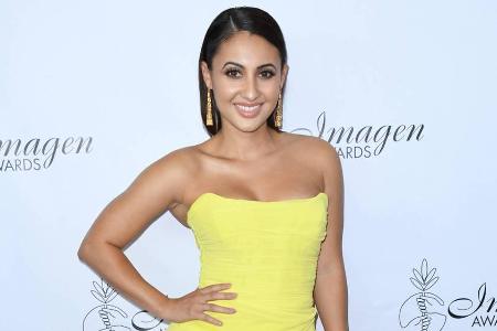 Francia Raisa zieht auf dem Red Carpet alle Blicke auf sich Francia Raisa zieht auf dem Red Carpet alle Blicke auf sich