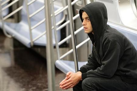 Rami Malek wird nach der vierten Staffel nicht mehr als Hacker Elliot Alderson zu sehen sein Rami Malek wird nach der vierten Staffel nicht mehr als Hacker Elliot Alderson zu sehen sein