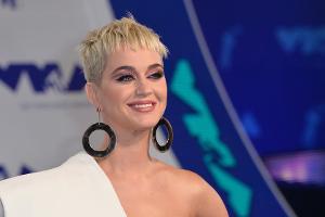Katy Perry überrascht schwer kranken Fan mit Privatkonzert