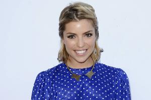 Angela Trimbur zeigt sich nach Brust-OP mutig oben ohne