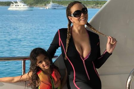 Mariah Carey und Tochter Monroe posieren für die Kamera Mariah Carey und Tochter Monroe posieren für die Kamera