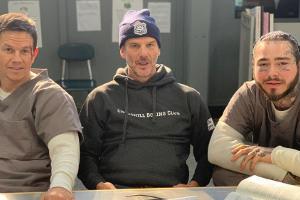 Sie machen gemeinsame Sache, v.l.: Mark Wahlberg, Peter Berg und Post Malone
