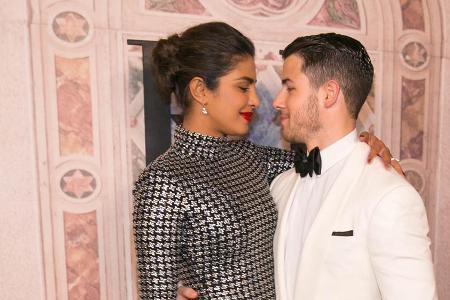 Verliebt, verlobt, verheiratet! Nick Jonas und Priyanka Chopra haben geheiratet Verliebt, verlobt, verheiratet! Nick Jonas und Priyanka Chopra haben geheiratet
