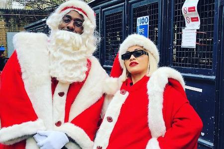 Idris Elba und Rita Ora geben verdammt coole Weihnachtsmänner ab Idris Elba und Rita Ora geben verdammt coole Weihnachtsmänner ab