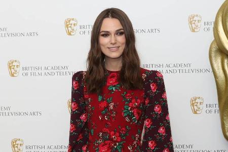 Keira Knightley setzt im Dezember auf florale Muster Keira Knightley setzt im Dezember auf florale Muster