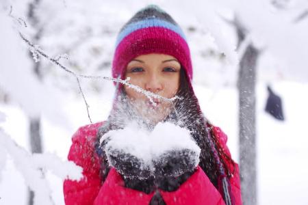 Erkältungen im Winter müssen nicht sein: Mit den richtigen Tipps kann man vorbeugen Erkältungen im Winter müssen nicht sein: Mit den richtigen Tipps kann man vorbeugen