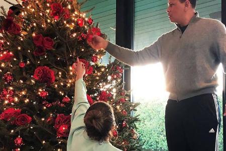 Jennifer Lopez und Alexander Rodriguez bringen weihnachtlichen Glanz in ihr Heim Jennifer Lopez und Alexander Rodriguez bringen weihnachtlichen Glanz in ihr Heim