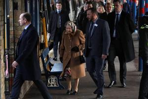 Queen Elizabeth II.: Mit dem Zug in den Weihnachtsurlaub