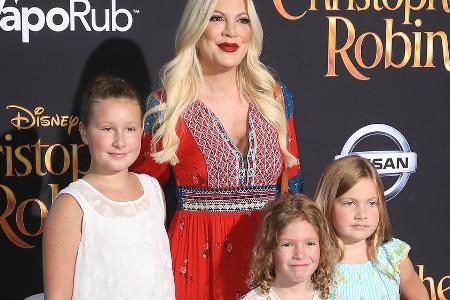 Tori Spelling und drei ihrer fünf Kinder Stella Doreen, Hattie Margaret, Finn Davey Tori Spelling und drei ihrer fünf Kinder Stella Doreen, Hattie Margaret, Finn Davey