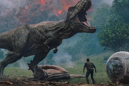 Ein etwas unfairer Kampf erwartet Owen (Chris Pratt) in Ein etwas unfairer Kampf erwartet Owen (Chris Pratt) in
