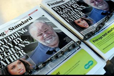 Thomas Markle grüßt seit vielen Wochen immer wieder von der Titelseite britischer Zeitungen Thomas Markle grüßt seit vielen Wochen immer wieder von der Titelseite britischer Zeitungen