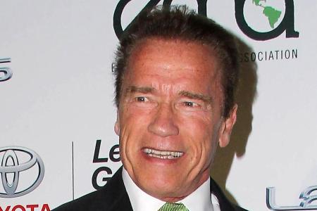 Inzwischen wieder auf den Beinen und gehörig froh darüber: Arnold Schwarzenegger Inzwischen wieder auf den Beinen und gehörig froh darüber: Arnold Schwarzenegger
