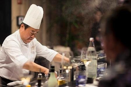 Ob Teppanyaki, Hausmannskost oder Sterne-Küche: In Südtirol finden Gourmets alles, was sie begehren Ob Teppanyaki, Hausmannskost oder Sterne-Küche: In Südtirol finden Gourmets alles, was sie begehren