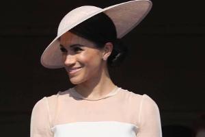 Herzogin Meghan: Ihr Kleid legt das Netz lahm
