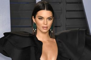 Kendall Jenner und Hailey Baldwin knipsen Oben-ohne-Fotos von sich