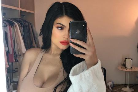 Kylie Jenner trägt für ein Fotoshooting den sogenannten Kylie Jenner trägt für ein Fotoshooting den sogenannten