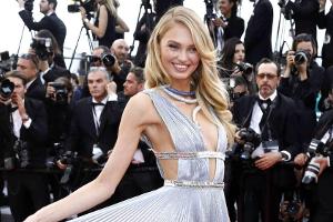 "Victoria's Secret"-Engel Romee Strijd auf dem roten Teppich der Filmfestspiele in Cannes