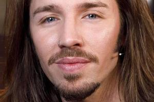 Gil Ofarim erzählte bei "Hart aber fair" aus seiner Kindheit