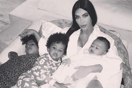 Kim Kardashian gemeinsam mit North West, Saint West und Chicago West Kim Kardashian gemeinsam mit North West, Saint West und Chicago West