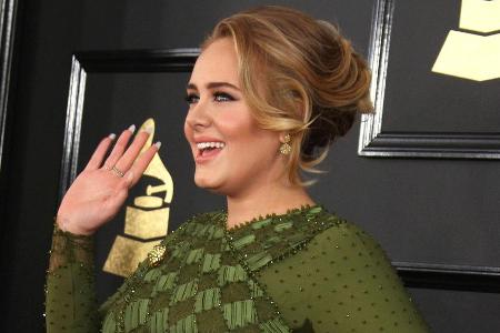 Adele bezeichnet sich selbst als riesigen Adele bezeichnet sich selbst als riesigen