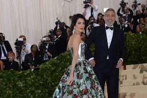 Amal und George Clooney auf der Met Gala
