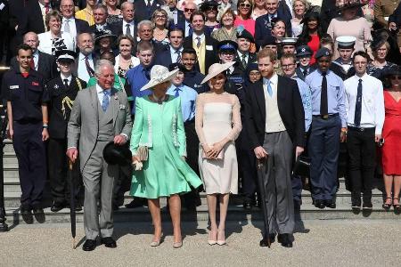 Als hätte sie nie etwas anderes getan: Herzogin Meghan neben ihrem Mann Harry auf ihrem ersten gemeinsamen und offiziellen T... Als hätte sie nie etwas anderes getan: Herzogin Meghan neben ihrem Mann Harry auf ihrem ersten gemeinsamen und offiziellen T...