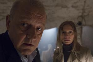 "Wilsberg: Die fünfte Gewalt": Georg Wilsberg (Leonard Lansink) und die Journalistin Johanna Rothenburg (Sandra Borgmann)