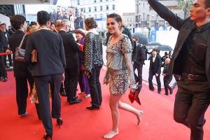 Schauspielerin Kristen Stewart sorgt barfuß für Aufsehen