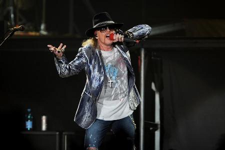 Axl Rose während eines Live-Auftritts seiner Band Guns N' Roses Axl Rose während eines Live-Auftritts seiner Band Guns N' Roses