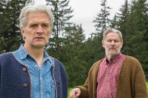 "Daheim in den Bergen: Schuld und Vergebung": Sebastian Leitner (Walter Sittler, l.) kann Lorenz Huber (Max Herbrechter) den...