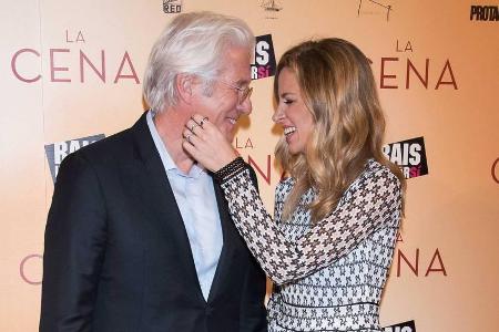 Richard Gere mit seiner 33 Jahre jüngeren Frau Alejandra Richard Gere mit seiner 33 Jahre jüngeren Frau Alejandra