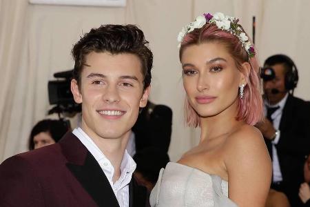 Das Model und der Pop-Star: Hailey Baldwin und Shawn Mendes sind nun ganz offiziell zusammen Das Model und der Pop-Star: Hailey Baldwin und Shawn Mendes sind nun ganz offiziell zusammen