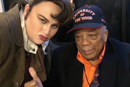 Rebel Wilson freut sich über Backstage-Besuch von Musikproduzent Quincy Jones Rebel Wilson freut sich über Backstage-Besuch von Musikproduzent Quincy Jones