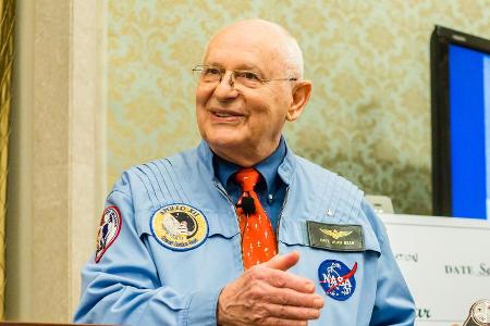 Alan Bean widmete sein Leben der Raumfahrt Alan Bean widmete sein Leben der Raumfahrt