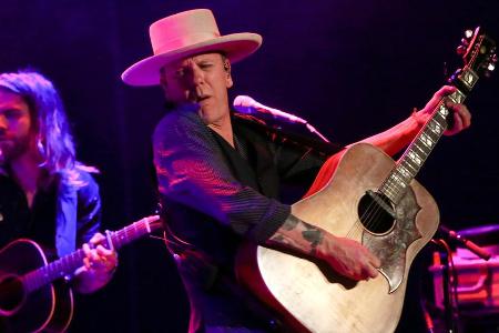 Als Musiker liefert Kiefer Sutherland auf der Bühne viel Gefühl und Herzschmerz Als Musiker liefert Kiefer Sutherland auf der Bühne viel Gefühl und Herzschmerz