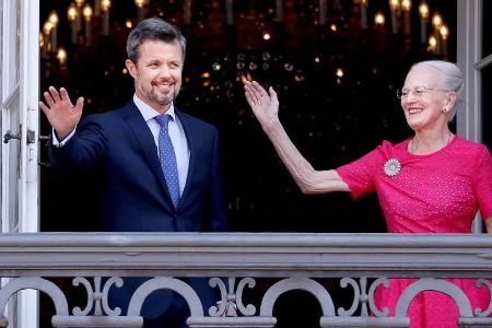 Kronprinz Frederik und seine Mutter, Königin Margrethe von Dänemark, bei den Feierlichkeiten zu seinem 50. Geburtstag Kronprinz Frederik und seine Mutter, Königin Margrethe von Dänemark, bei den Feierlichkeiten zu seinem 50. Geburtstag