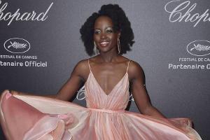 Blickfang in Rosé: Lupita Nyong'o auf der Chopard-Party in Cannes