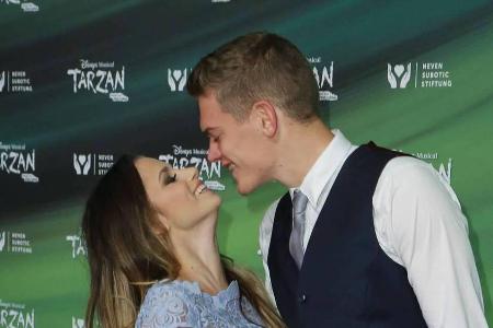 Matthias Ginter und Christina Raphaella sind jetzt Mann und Frau Matthias Ginter und Christina Raphaella sind jetzt Mann und Frau