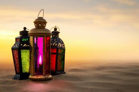 Wer während des Fastenmonats Ramadan nach Dubai reist, muss mit einigen Einschränkungen rechnen, darf sich aber auch über be... Wer während des Fastenmonats Ramadan nach Dubai reist, muss mit einigen Einschränkungen rechnen, darf sich aber auch über be...