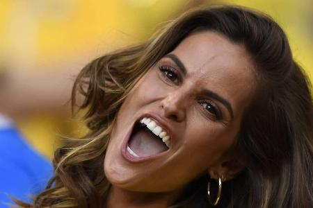 Model Izabel Goulart war beim WM-Spiel Serbien gegen Brasilien im Stadion - und bester Laune Model Izabel Goulart war beim WM-Spiel Serbien gegen Brasilien im Stadion - und bester Laune