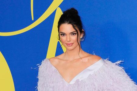 Ein engelsgleicher Auftritt von Kendall Jenner bei den CFDA-Awards in New York Ein engelsgleicher Auftritt von Kendall Jenner bei den CFDA-Awards in New York
