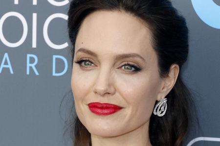 Weißer Engel statt dunkle Fee: Angelina Jolie bei den Critics' Choice Awards 2018 Weißer Engel statt dunkle Fee: Angelina Jolie bei den Critics' Choice Awards 2018