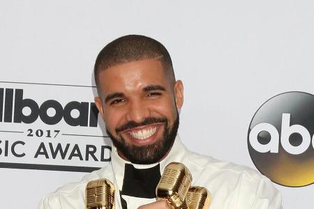 Rapper Drake lässt sich nicht mehr von der Spitze der Charts verdrängen Rapper Drake lässt sich nicht mehr von der Spitze der Charts verdrängen