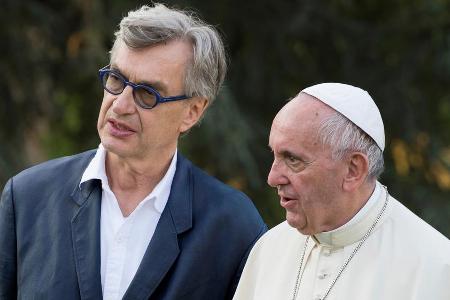 Wim Wenders (l.) hatte Papst Franziskus für seinen Dokumentarfilm Wim Wenders (l.) hatte Papst Franziskus für seinen Dokumentarfilm