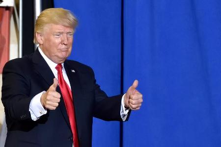 US-Präsident Donald Trump informiert die Twitter-Gemeinde über den Gesundheitszustand seiner Frau US-Präsident Donald Trump informiert die Twitter-Gemeinde über den Gesundheitszustand seiner Frau